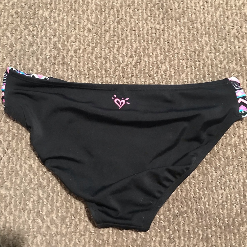 Bikini - Picture 4 of 5